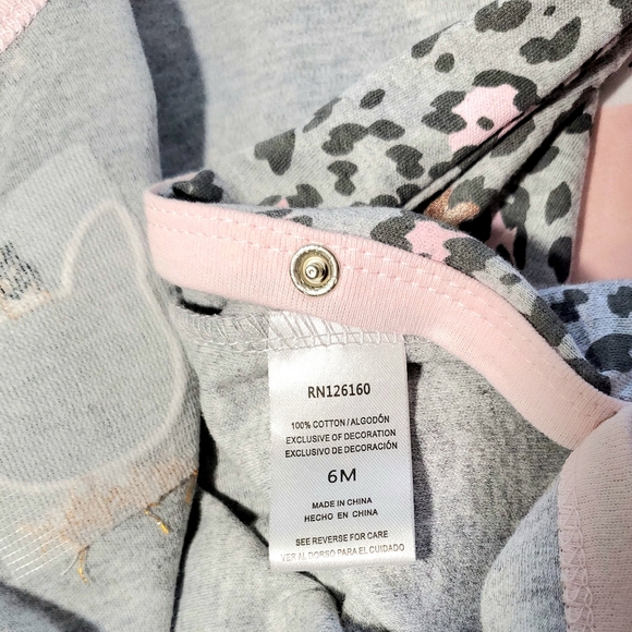 Betsy Johnson set of 2 pink, gray and white footed pajamas Size 6 months - Picture 11 of 16